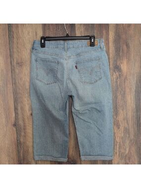 Levi's Light Blue Denim Jean Capri 12        708N